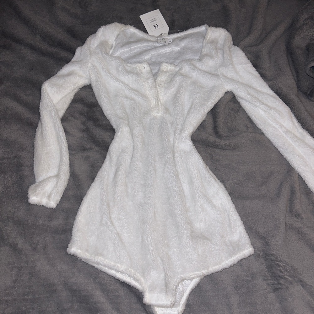 Hidden brand medium white bodysuit (Brand new)